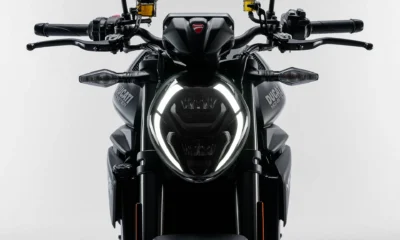 Ducati Monster Dark 2027 predný LED svetlomet a riadidlá