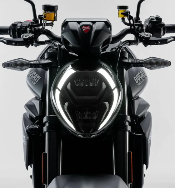 Ducati Monster Dark 2027 predný LED svetlomet a riadidlá