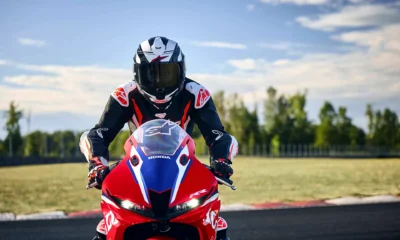 Jazdec na Honda CBR600RR 2027 spredu na okruhu