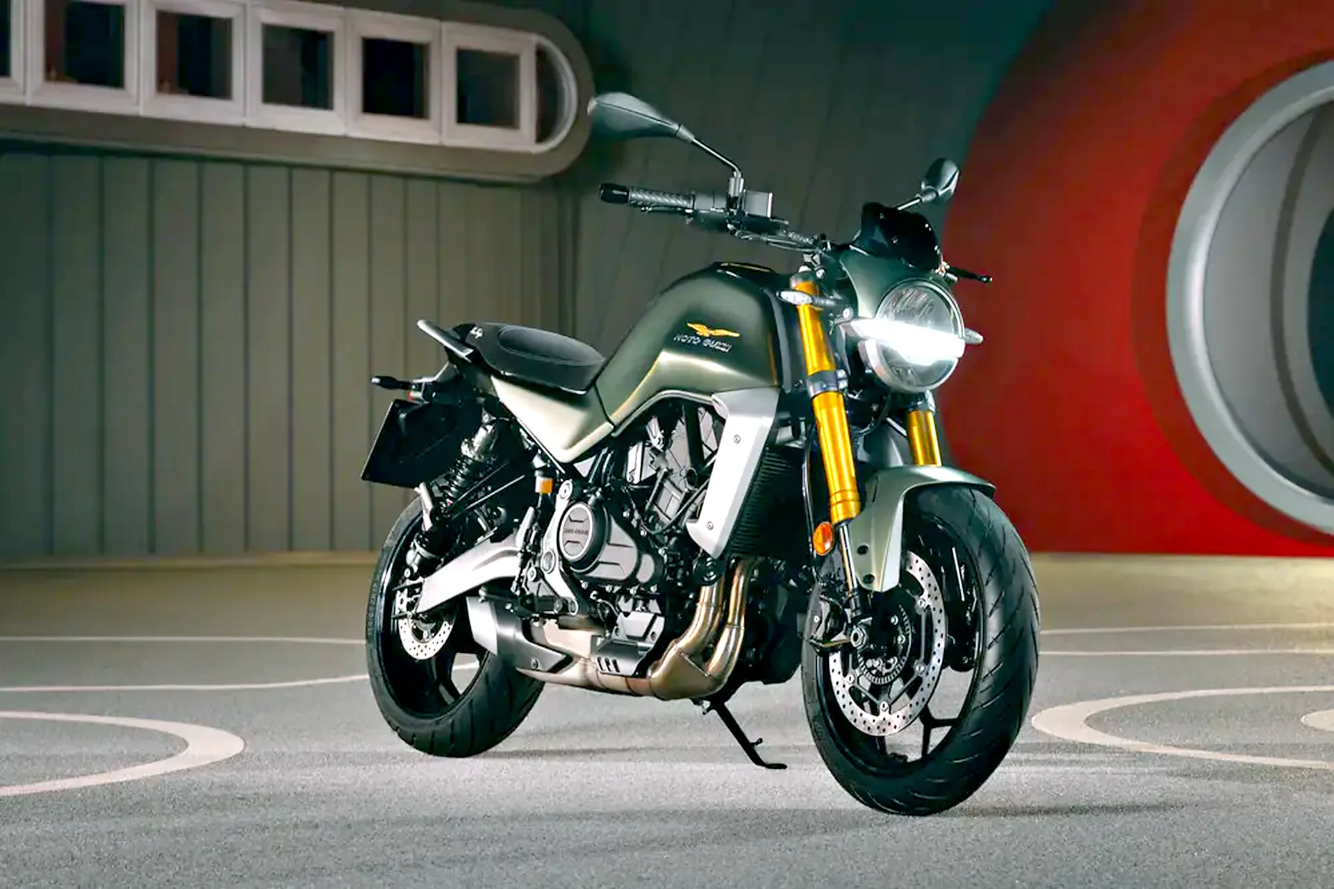 Moto Guzzi The Trip 2027 v zelenej farbe Green Grove spredu