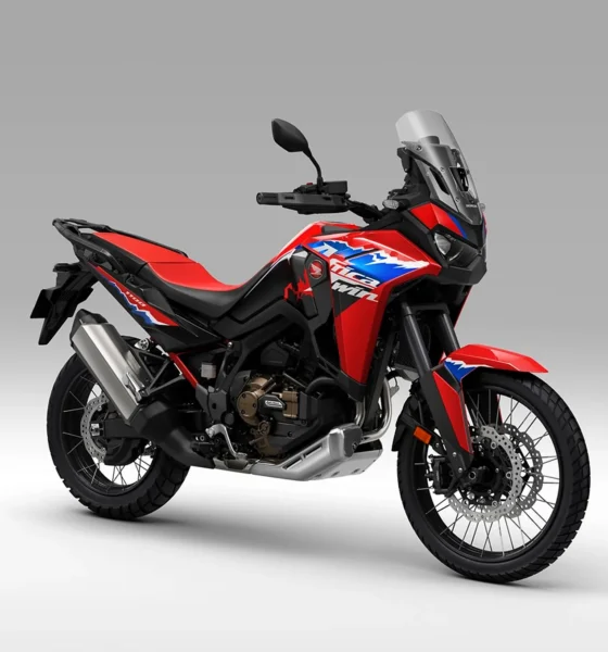 Cestovné enduro Honda Africa Twin v štúdiu
