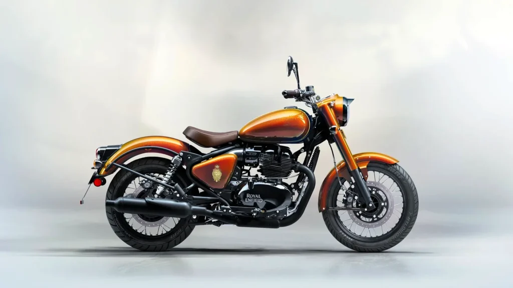 Royal Enfield Classic 650 125th Anniversary Edition z boku, medený lak a hnedé sedlo