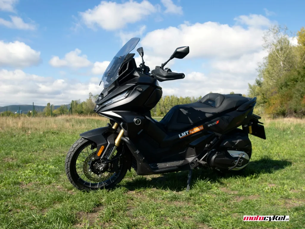 Voge SR450X 2026 profil z ľavej strany a kryt variátora