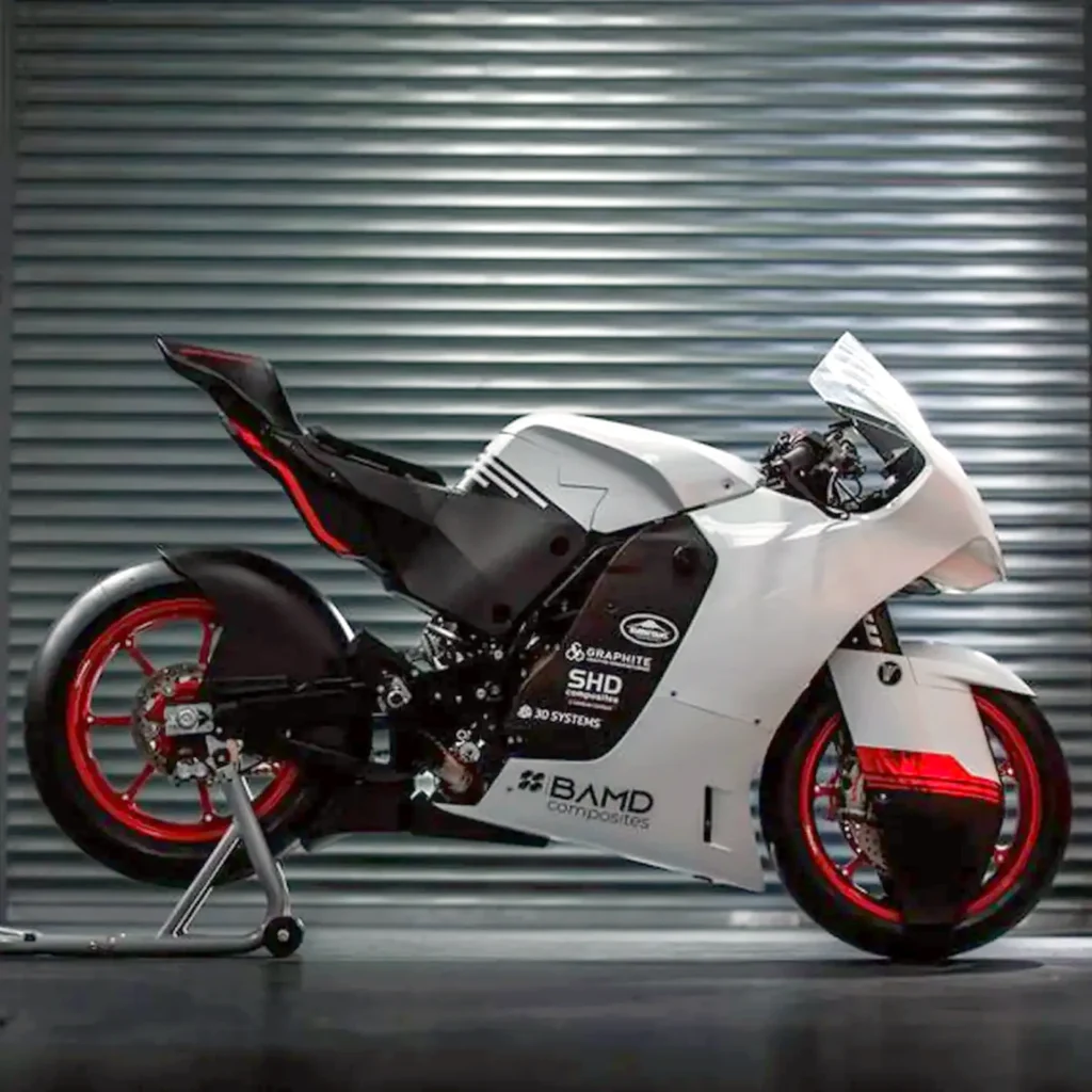 WMC-Mono-RR zboku, biely prototyp na podvozku Krämer EVO2 690R