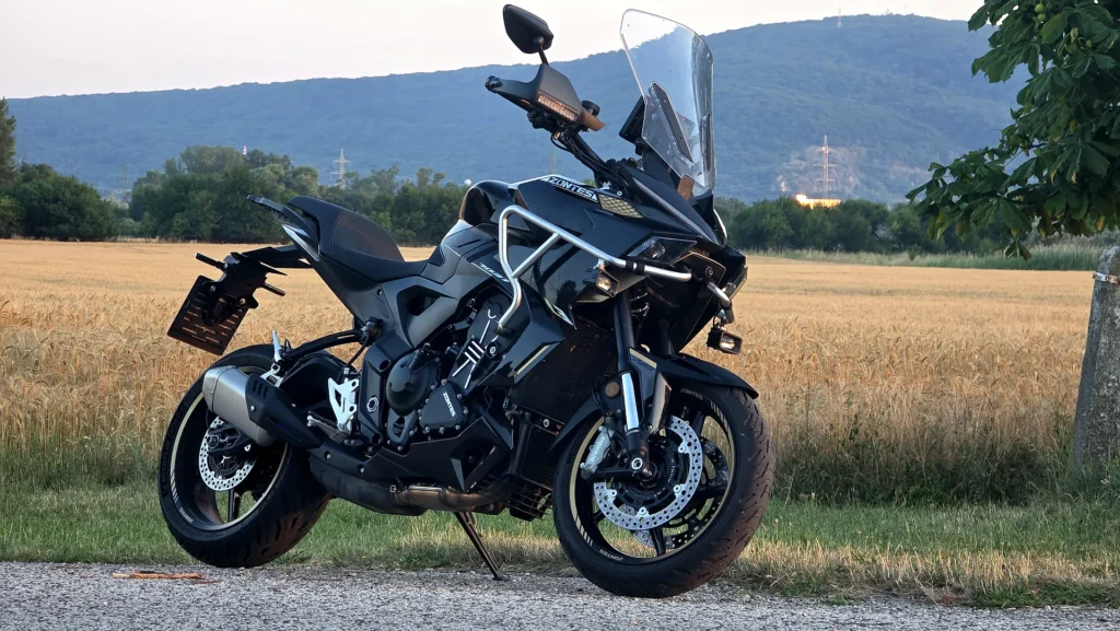 Zontes 703 T pravý profil na ceste
